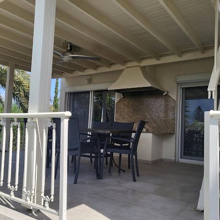 Villa Neyla Four Bedroom Coral Bay Beach Front Exterior photo