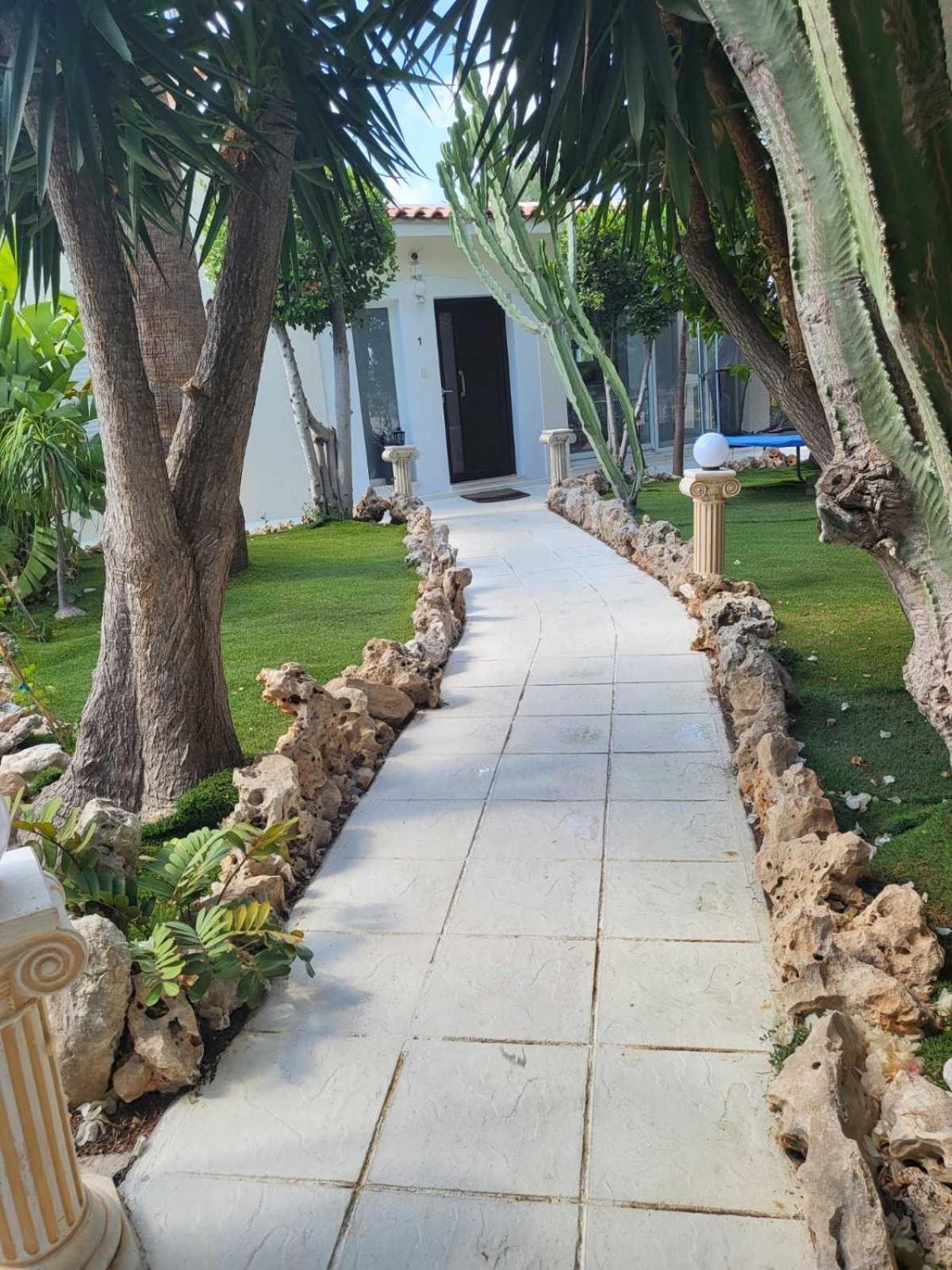 Villa Neyla Four Bedroom Coral Bay Beach Front Exterior photo